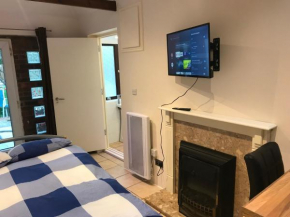 Self contained annex